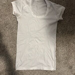 Lululemon size 4 shirt